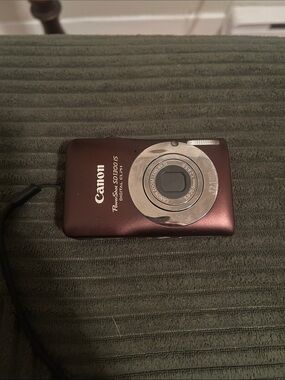 Canon PowerShot SD1100 IS in Brown